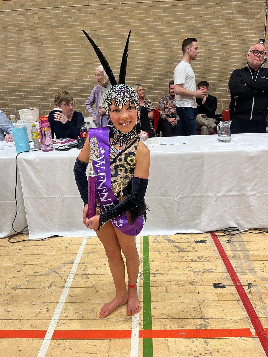 Shonablick's tweet photo. @JCAWakefield esme wanted to show Miss hazel her win from the weekend x https://t.co/Z0EvdnbmiD