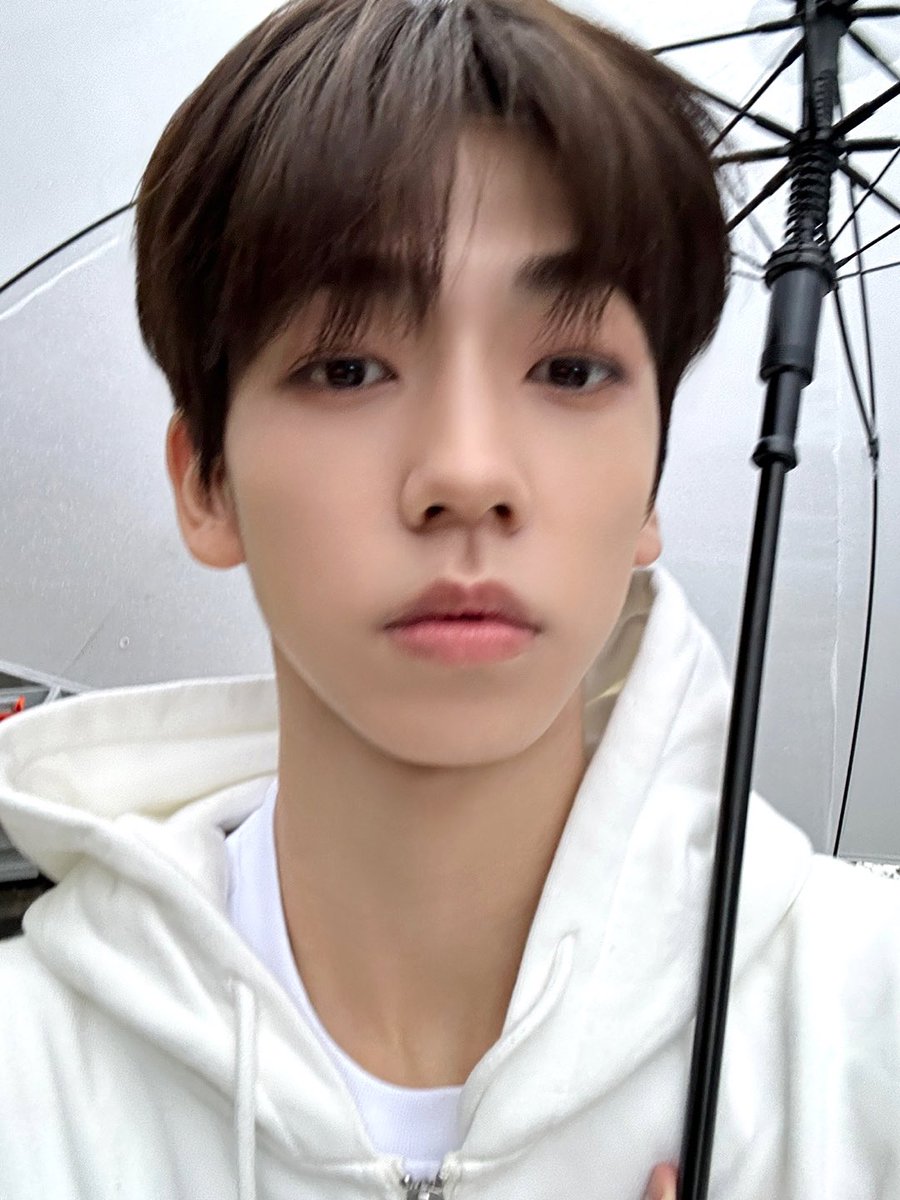 MEMBERS_8TURN's tweet photo. [#해민]
비는 별로다…💙🍀💙🥲
⠀
#8TURN #에잇턴 #エイトターン
#HAEMIN #ヘミン https://t.co/YQoOAZcbly