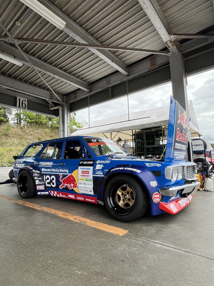 workwheelsjapan's tweet photo. 2024年
WORKは新たなサポートドライバーとしてマッドマイク(@madmike123)選手を迎え入れました。
マイク選手
ようこそ!ワークファミリーへ!
#RedBull
#toyotires
#tcpmagic
#D1GP
#ワークホイールズジャパン https://t.co/qr0xRRvarP