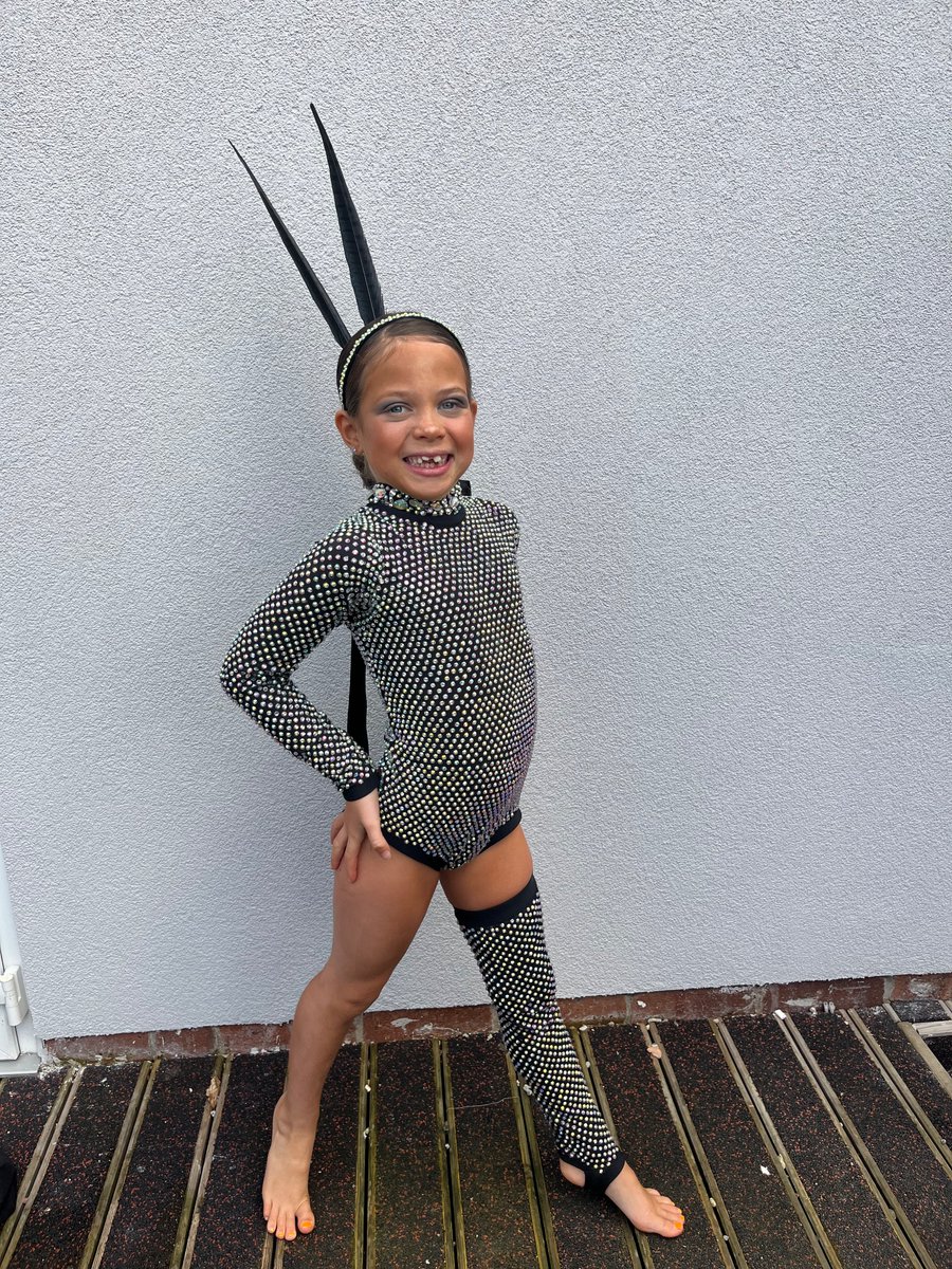 Shonablick's tweet photo. @JCAWakefield Delilah wanted to show Mrs Johnson her dancing from the weekend x https://t.co/04NeqyaXK8
