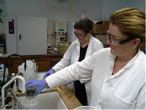 🇮🇪Regular ploughing leads to a depletion of carbon in soils. It is hoped that new conservation tillage techniques can reverse this trend. In rain-drenched Irish fields, lab analysis has found high levels of carbon in soils.
#EarthDay #agriculture #soil #GHG <a href="/crop_gas/">CropGas</a>