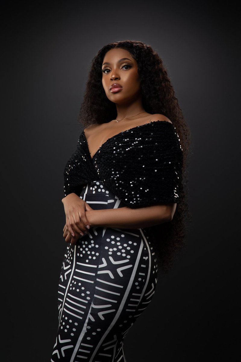 A stolen throne leads to chaos and havoc and one Queen will rise to take over one day 🫵🏽but watch as many stand in her way of her true destiny and watch many storylines unfold that will keep you glued to the screen. 

#BETQueenDom premieres tonight at 18:30 on BET. 🔥🔥🔥🔥🔥