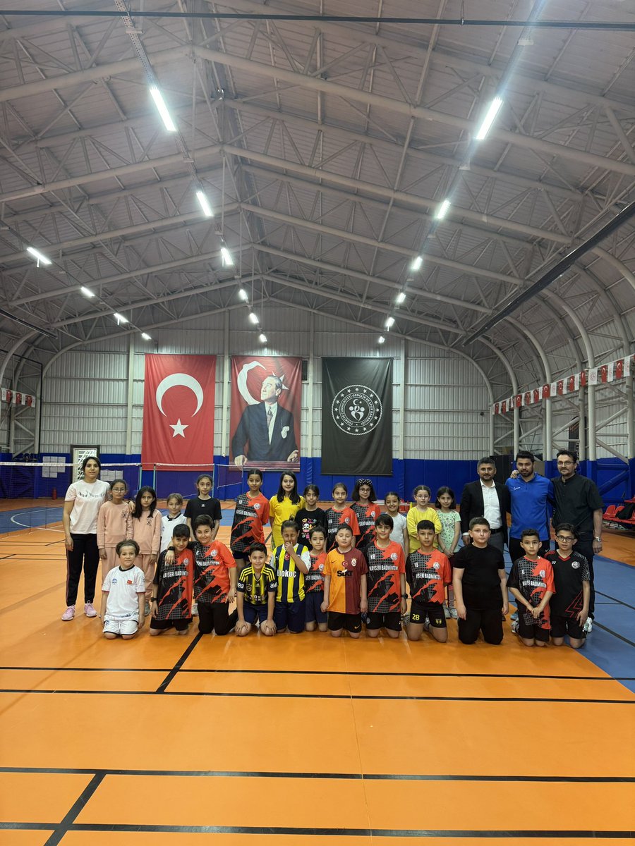 ferdi_sfk's tweet photo. Talas Gençlik ve Spor İlçe Müdürlüğü Çok Amaçlı Spor Salonumuz Minik Badminton sporcularımızı ağırlıyor  @gokmen_cicek_ @omertekesmia @KABAKCI46 @YDonmez1967 https://t.co/wcbYX4s0GY