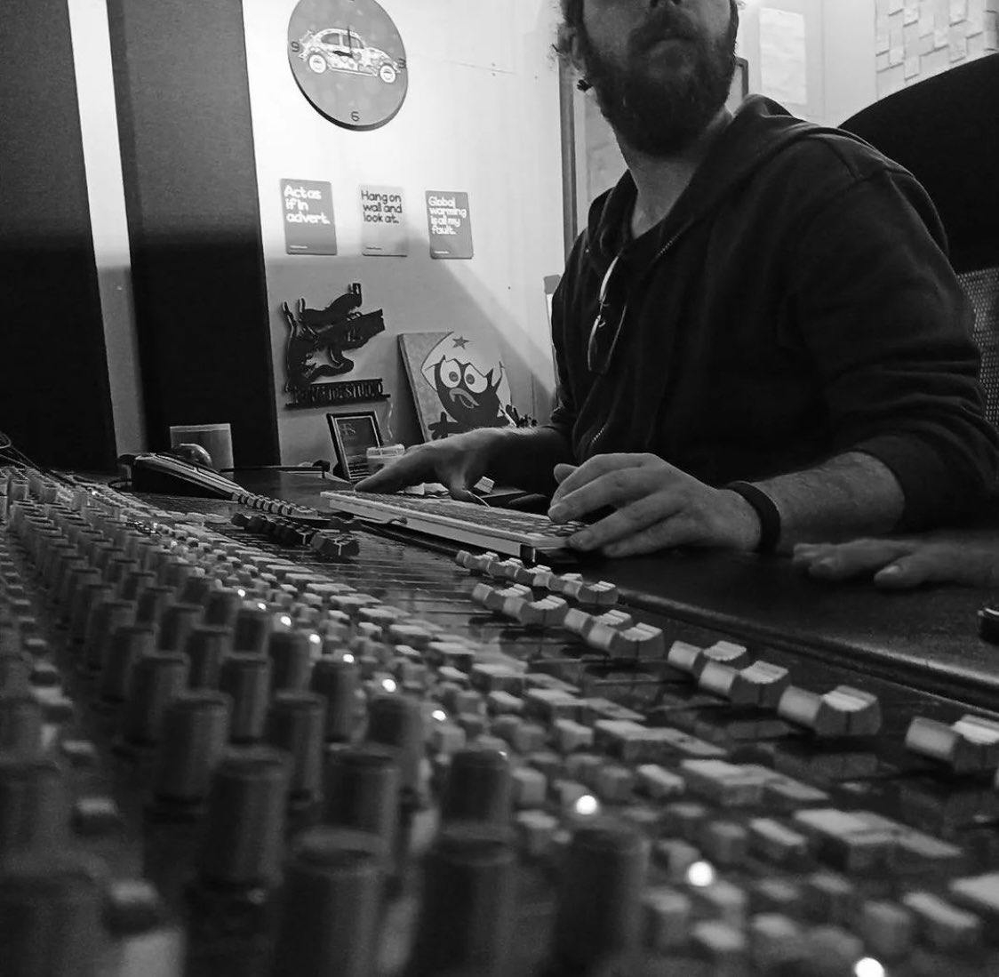 BonaFideStudio's tweet photo. Whether you're local or across the globe, our expert #audiomixing and #mastering services have got you covered.
From in-house sessions to seamless online collaborations, we ensure your project reaches broadcasting quality.
02088839641
#Mixing #MasteringServices #Postproduction https://t.co/qg8hWgUgvG