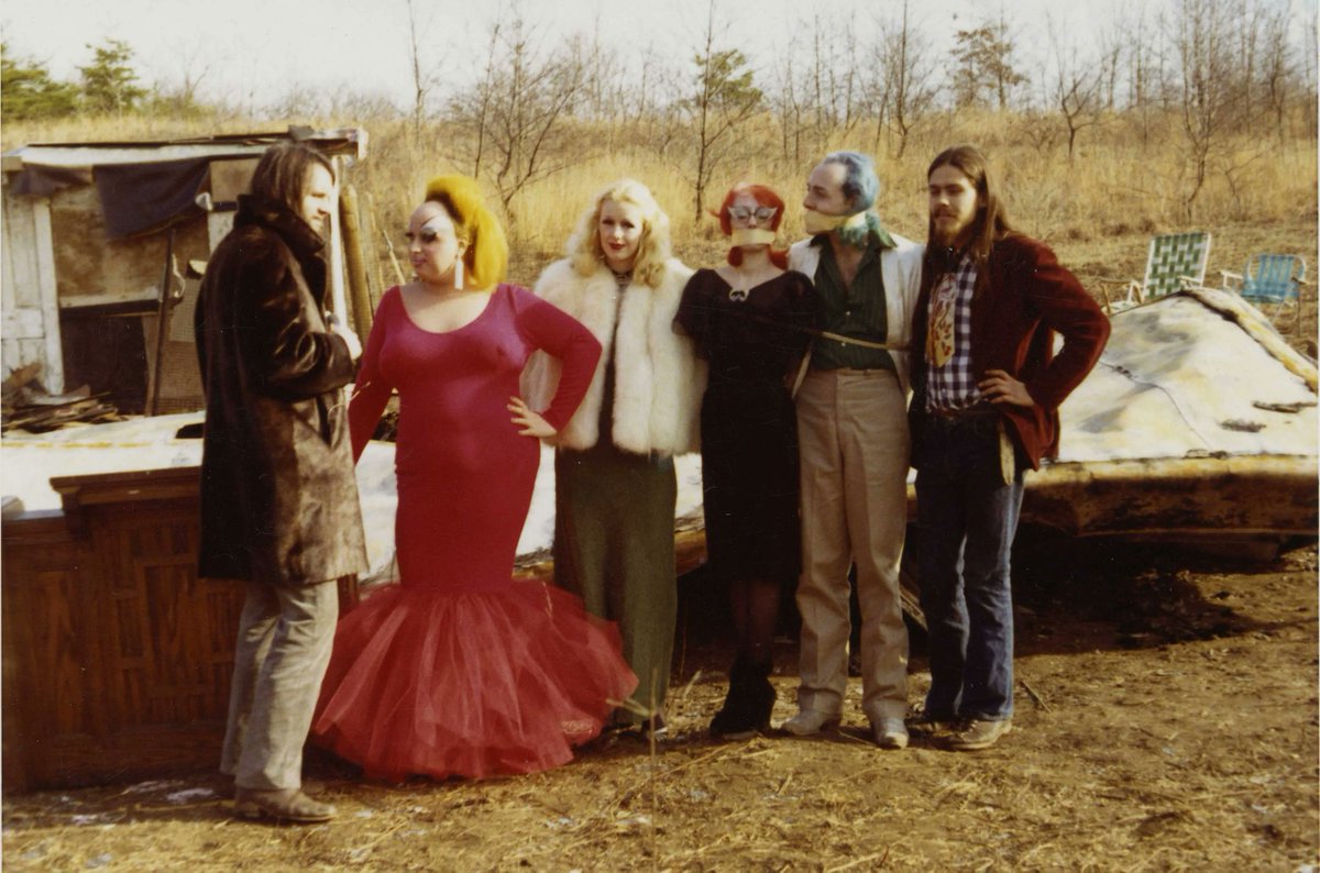Gp4541's tweet photo. Pink Flamingos (1972)
Director John Waters
#movie #black_comedy #JohnWaters #PinkFlamingos #Divine #DavidLochary #MinkStole #MaryVivianPearce #DannyMills #EdithMassey https://t.co/pCZJvR2dWl