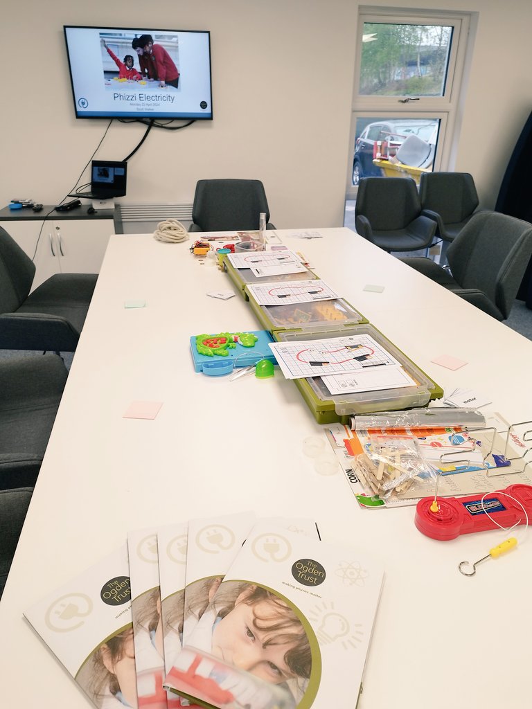 All set up and ready to go for today's @ogdentrust #PhzziElectricity CPD for the Stoke and Staffordshire Partnership at Waterside Primary School.