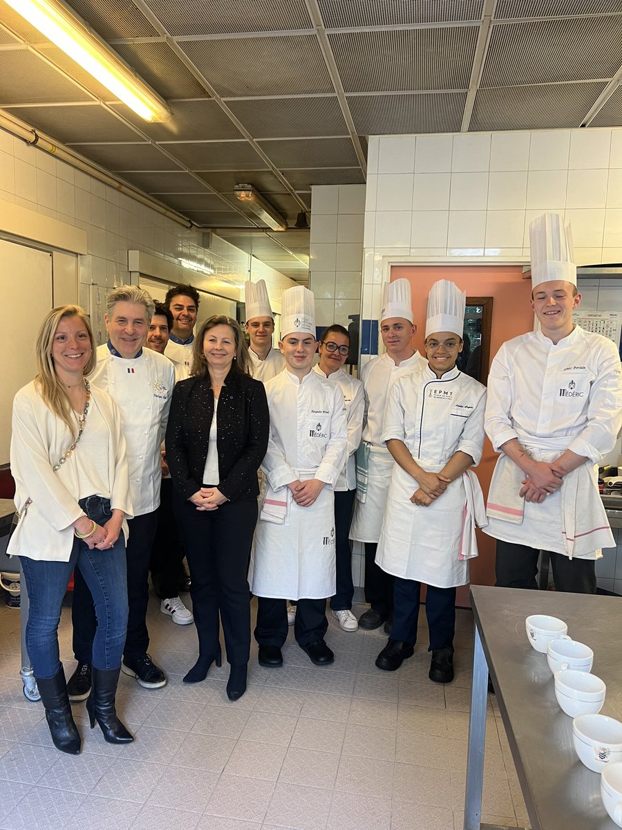 Euro-Toques France (@eurotoques1) on Twitter photo 1er concours #ETJ en partenariat avec la <a href="/UEFrance/">Commission européenne 🇪🇺</a> .
Les jeunes ont comme défi de réaliser une recette à base des produits #AOP #IGP Français et Européens.
<a href="/ggomez_chef/">Guillaume Gomez</a> <a href="/mathieulafay/">mathieulafay</a> <a href="/NicoleBelloubet/">Nicole Belloubet</a> 1er concours #ETJ en partenariat avec la <a href="/UEFrance/">Commission européenne 🇪🇺</a> .
Les jeunes ont comme défi de réaliser une recette à base des produits #AOP #IGP Français et Européens.
<a href="/ggomez_chef/">Guillaume Gomez</a> <a href="/mathieulafay/">mathieulafay</a> <a href="/NicoleBelloubet/">Nicole Belloubet</a>