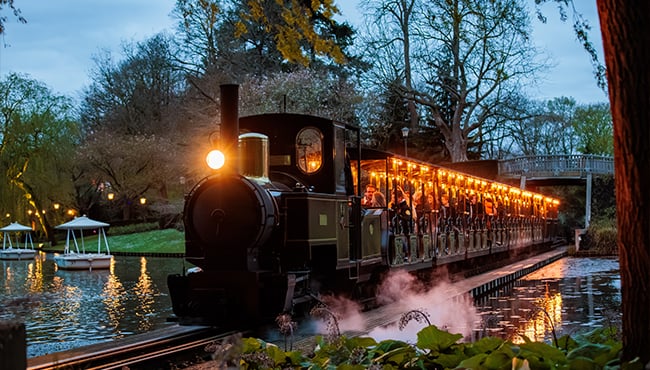 De <a href="/Efteling/">Efteling</a> maakte zojuist bekend dat de Stoomtrein in de toekomst elektrisch aangedreven zal gaan worden. Wat vind jij van deze keuze? Laat je mening achter op het forum!

#Efteling #Stoomtrein #Pretpark #Themepark #PretparkClub