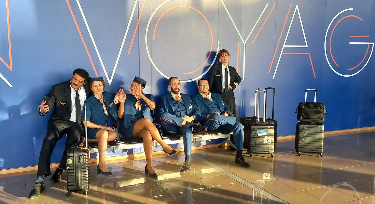 🛫 Bienvenue à Flywingz ! La sitcom de @DebbouzeJamel #Terminal a fait escale à l'aréoport d'Olry le temps du tournage de sa bande-annonce. 👨‍✈️ On embarque avec le commandant Jack, ce soir à 21h sur @Canalplus. #ParisVousZaime