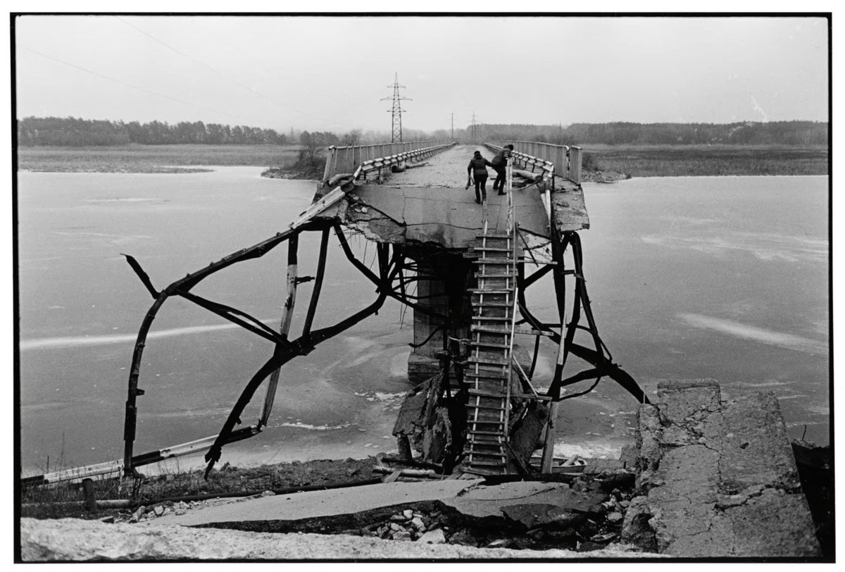 Walking partner &amp; brilliant photographer Matthieu Chazal is publishing a book of his wanderings in the #Levant-where 'violence and truce, adventure, wandering, waiting, the fragile balance between order and disorder, between life and death, play out.' ulule.com/levant-matthie…