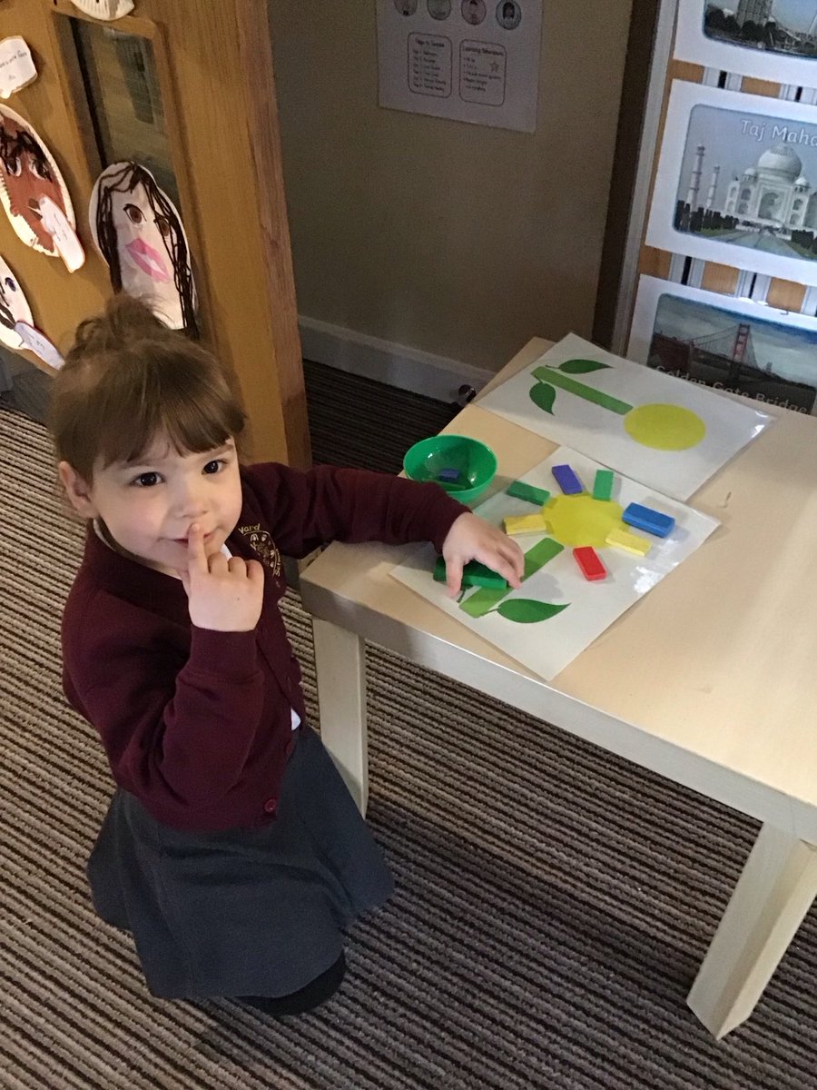 This little one has started Monday morning with a lovely Spring shape flower ⁦@Vision_M_A_T⁩ #EYFS