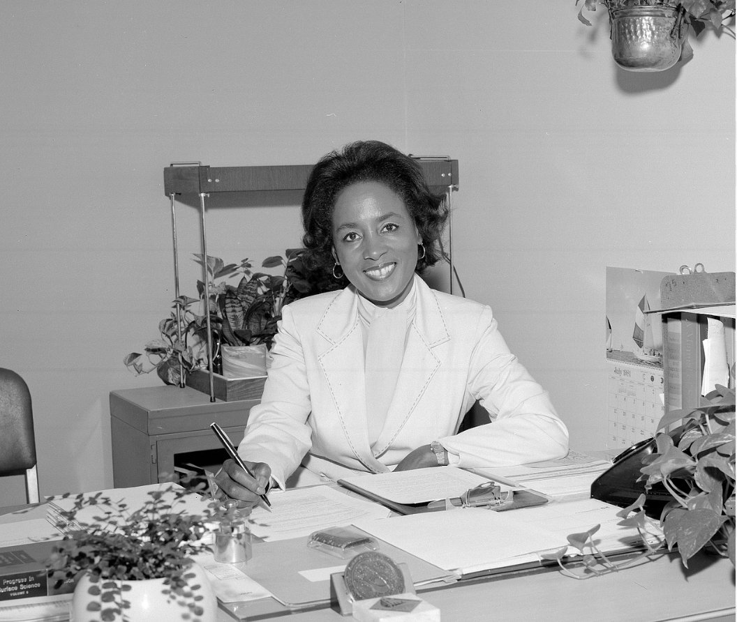#Overlookedwomen  Annie Easley.
Born 23 April 1933.

African-American scientist & NASA software developer.

“My head is not in the sand.… if I can't work with you, I will work around you. I was not about to be [so] discouraged that I'd walk away.”