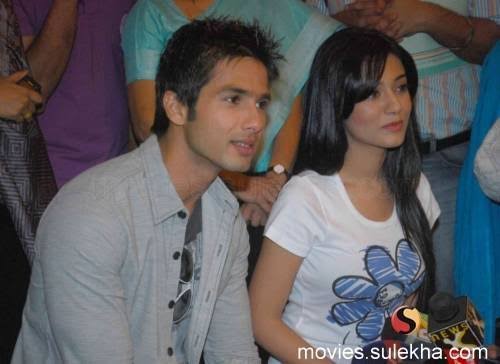 Want them back onscreen please #ShahidKapoor #AmritaRao 😭🤲