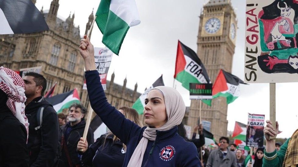 What has been remarkable about the huge marches & rallies in support of the people of #Gaza isn’t hatred, violence & intimidation, but how extraordinarily peaceful, diverse & open they have been. That’s the truth that the likes of Braverman, Falter, CAA etc are trying to obscure.