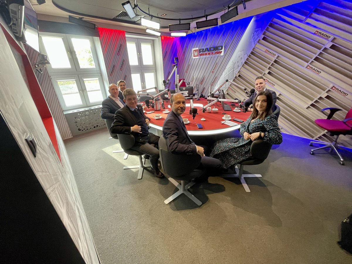 dawieczorkowski's tweet photo. O powyborczym krajobrazie w #debatapolityczna 🔊

https://t.co/IZEehE6hbz 📻 https://t.co/aBQwh9MuOA