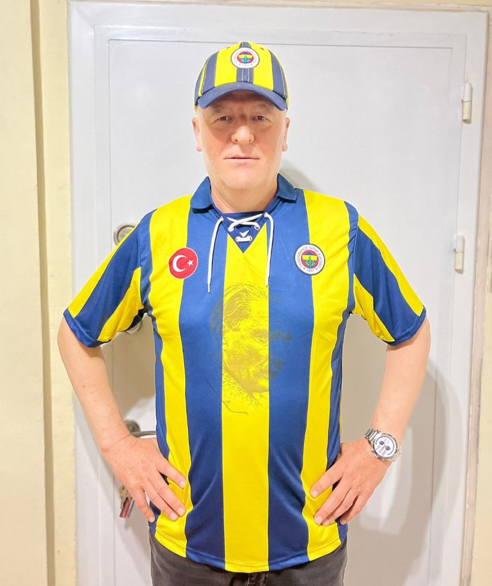 Asla vazgeçilmez bir sevdadır Fenerbahçe. 💛💙 #ÇirkinAdem #FenerinMaçıVar