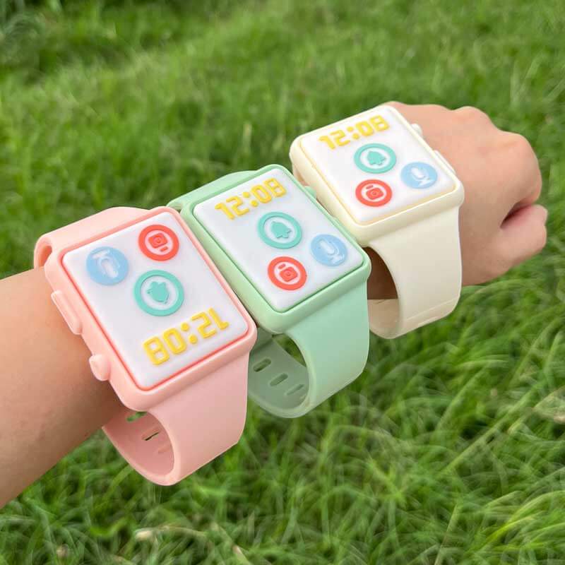 🚀 Introducing our new Silicone Watch-Shaped Teether! Perfect for easing teething discomfort with style and safety. Made from 100% food-grade silicone, our teether is safe, durable, and easy for little hands to hold. 🕒
#BabyCare #SiliconeTeether #B2B #ProductLaunch #InfantSafety