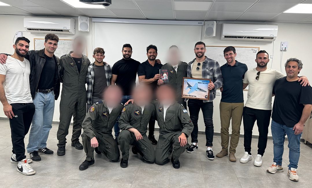 sophiabroo53172's tweet photo. #Peterpaltchik, an israeli Olympic judo player along with his teammates, threatened to kill peaceful protesters in Japan.
Documents show he is also an IDF member..
How is a murderer allowed in the Olympics?
The IOC is a violator of its own rules
#BanIsraelFromOlympics https://t.co/a8NSoZWdr6