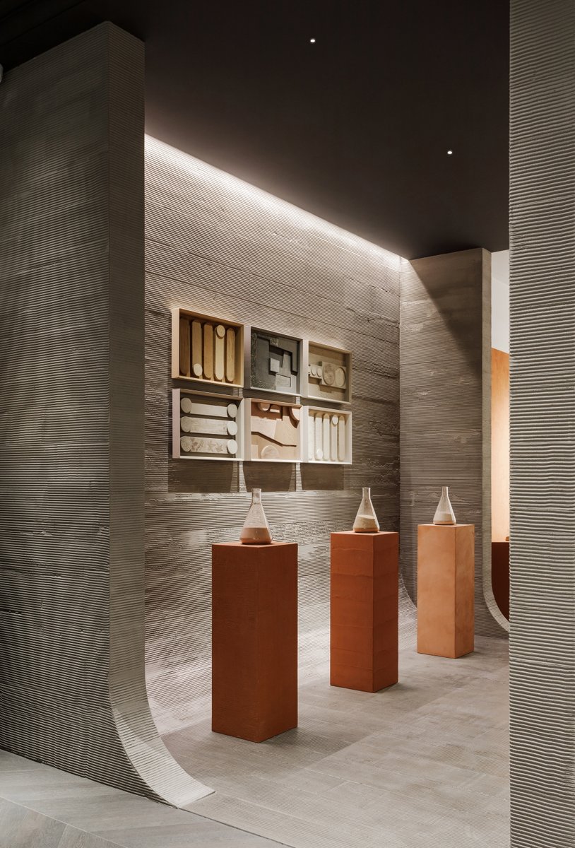 MATTEOBRIONIsrl's tweet photo. Art &amp; clay finishes for the new MATTEOBRIONI flagship store in the CIMEN centre of Shanghai designed by UD Studio
#MATTEOBRIONI #CIMEN #Shanghai #GEECASA #UDStudio #claywall #clayplaster #bespokeclayfinishes #rawearth #clayforarchitecture #sustainablearchitecture #claytalks https://t.co/NRPkpTnxUV
