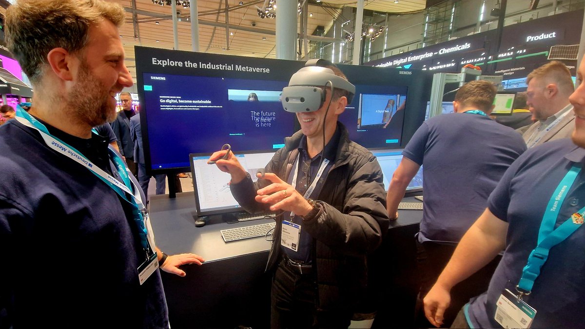 Exploring the #IndustrialMetaverse with the @Sony #XR HMD ... 

#ImmersiveEngineering - ye have to check this out on the @Siemens booth in Hall 9 🤓

@siemensindustry, @siemenssoftware

[Sponsored] #SIEx #SIE_HM