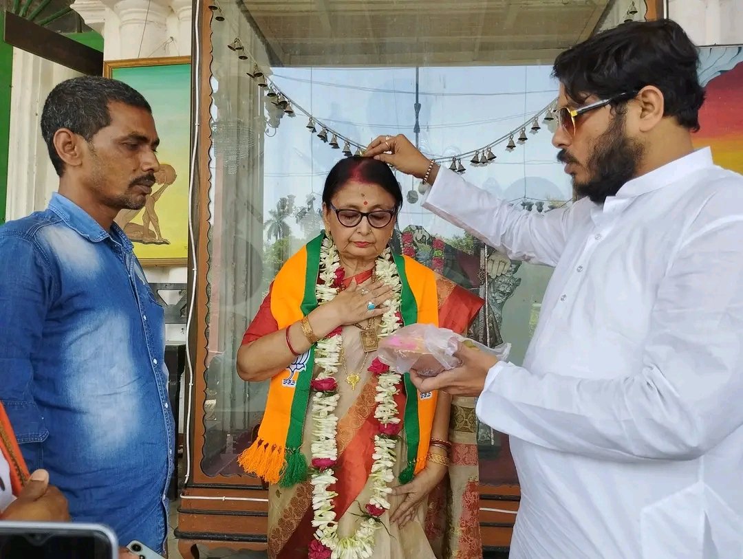 Mrs. Amrita Roy 
file nomination as BJP nominated candidate for Krishnanagar Lok Sabha with the blessings of Kuldevta and Ancestors .
