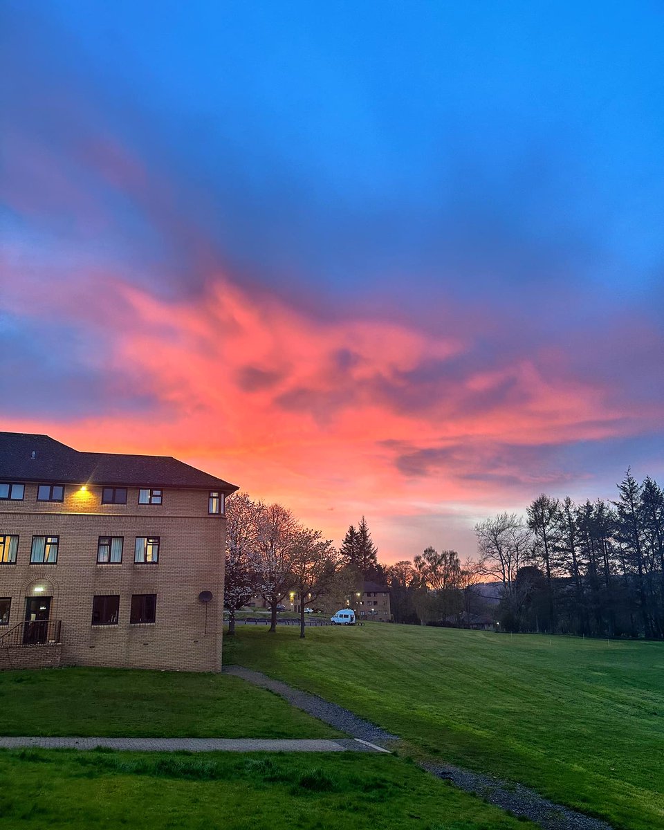 Good luck to all our students preparing for and sitting Higher and Advanced Higher exams over the next 6 weeks! 🫶 📸 thanks to Miss McKay for sharing this stunning sunset from last night 🌇 #YouGotThis #Highers #StrathFamily #HardWorkPaysOff