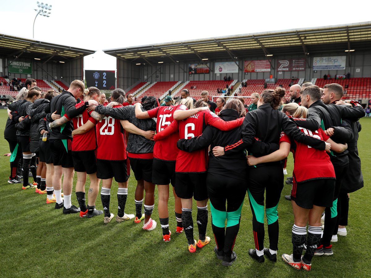 Starting a new week together 💪❤️ #MUWomen