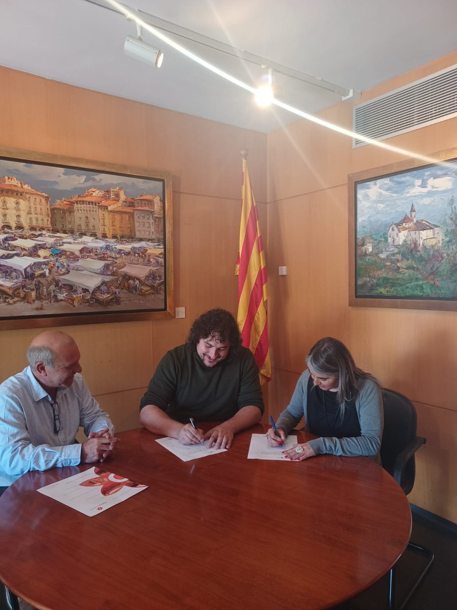 Consell Comarcal d’Osona (@consellosona) on Twitter photo Ens complau anunciar la signatura del conveni entre la <a href="/fundacioacm/">@fundacioacm</a> i el Consell Comarcal d'Osona per a la dinamització del Monestir de Sant Pere de Casserres.
Aquest acord reforça el nostre compromís continu amb la preservació i promoció del patrimoni cultural de la comarca. Ens complau anunciar la signatura del conveni entre la <a href="/fundacioacm/">@fundacioacm</a> i el Consell Comarcal d'Osona per a la dinamització del Monestir de Sant Pere de Casserres.
Aquest acord reforça el nostre compromís continu amb la preservació i promoció del patrimoni cultural de la comarca.