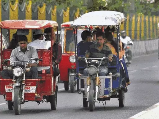 लखनऊ में अब ऑटो में लगेगा कलर क्यूआर कोड स्टीकर: स्कैन करते ही सामने आएगी जानकारी; निर्धारित रूट पर शुरू हो जाएगा संचालन, जानें निर्धारित सभी रूट
#Lucknow #TrafficUpdate #uttarpradeshnews 
dainik-b.in/3S6FGKWPZIb