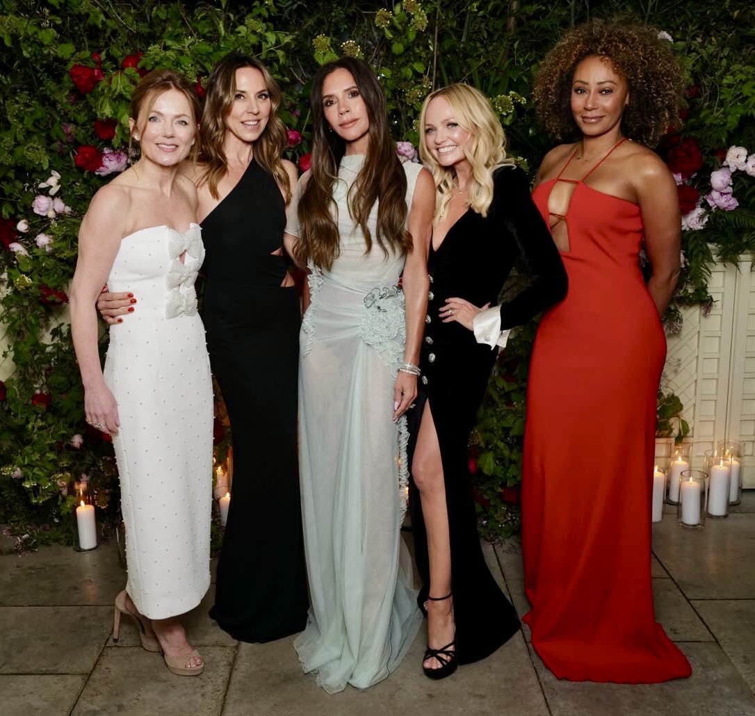 TheSpicyBetch's tweet photo. I’m so happy every time I see them together! 😍 #spicegirls https://t.co/eWaf0IYP2U