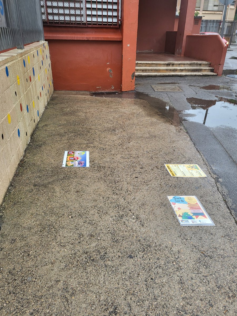 ausiasmarchlh's tweet photo. #FestesdePrimavera de #Vandalisme a @ausiasmarchlh aquest cap de setmana. @DavidQuirosLH @nuriamarinlh @PSCLH  @ERC_BaixLlobreg @LHAjuntament @educaciocat @EMMCACentreArts @lhdigitalh @LHEnComuPodem https://t.co/0eLe1P2O4G