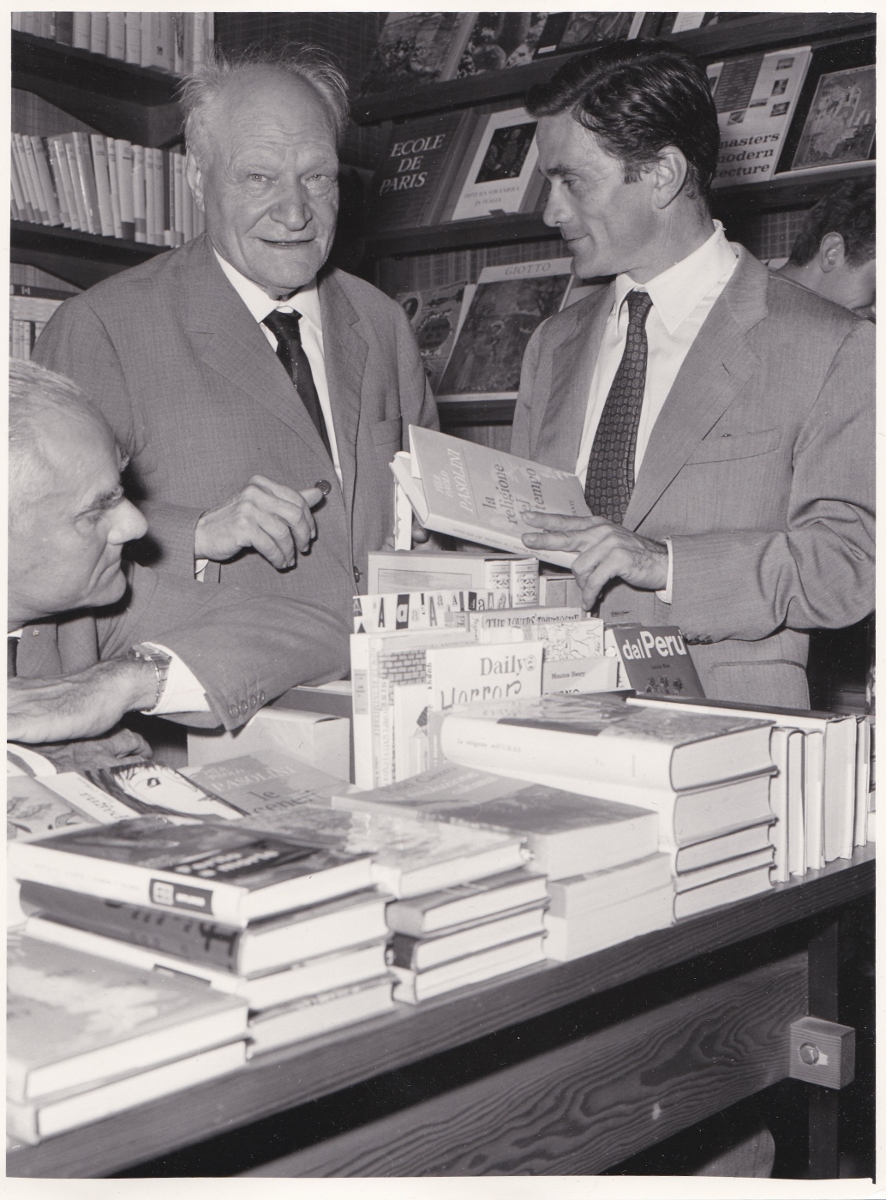 #fotodelgiorno: Alberto Moravia, Giuseppe Ungaretti e Pier Paolo Pasolini alla presentazione del volume di poesie di Pasolini 'La religione del mio tempo' in una libreria di Roma, luglio 1961.