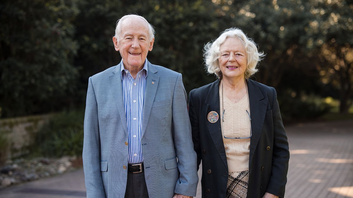 Former Vice-Chancellor Ken McKinnon AO and UOW alumni Suzanne Walker have gifted #UOW $5million to support research fellowships. The gift is one of the largest in UOW’s history. 🎉 #ThisIsUOW