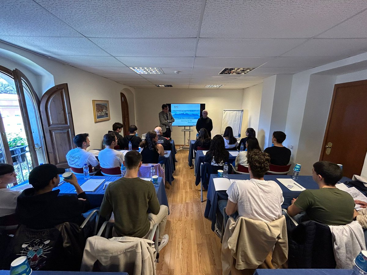 El divendres 19 d'abril un grup d'estudiants del <a href="/GrauSeguretat/">Grau en Seguretat</a> <a href="/UniBarcelona/">Universitat de Barcelona</a>  va anar a Montserrat a fer una visita formativa de l’Aeri i de l’Abadia ⛰️
👏 Agraïm a <a href="/montserratinfo/">Abadia de Montserrat</a> <a href="/Jalcantarilla/">Jesús Alcantarilla</a> <a href="/AeriMontserrat/">Aeri de Montserrat</a> <a href="/hecgarco/">Héctor García</a> per fer possible l'experiència!