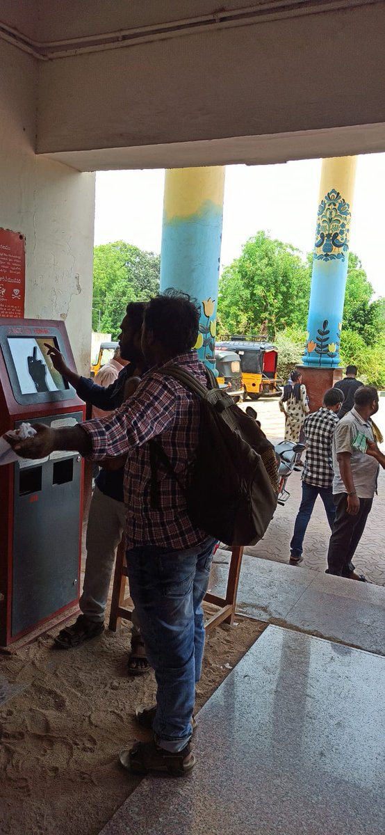 ATVM machine at Nandyal -usage by passenger for getting unreserved tickets #CrowdManagement