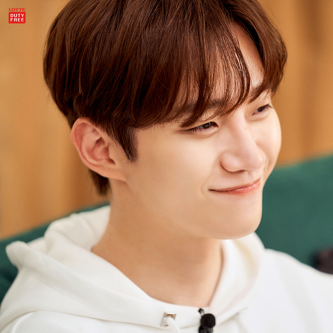 lottedfs_global's tweet photo. @dlwnsghek LOTTE DUTY FREE X LEE JUNHO(@dlwnsghek)
-
Behind-the-scenes cuts from LEE JUNHO's commercial filming site revealed 📷
Shall we meet handsome Junho Lee right now? 👀

In May, the on-site sketch video will be released 😆
Please follow Lotte Duty Free SNS and wait❗ https://t.co/i9GdMt71m9