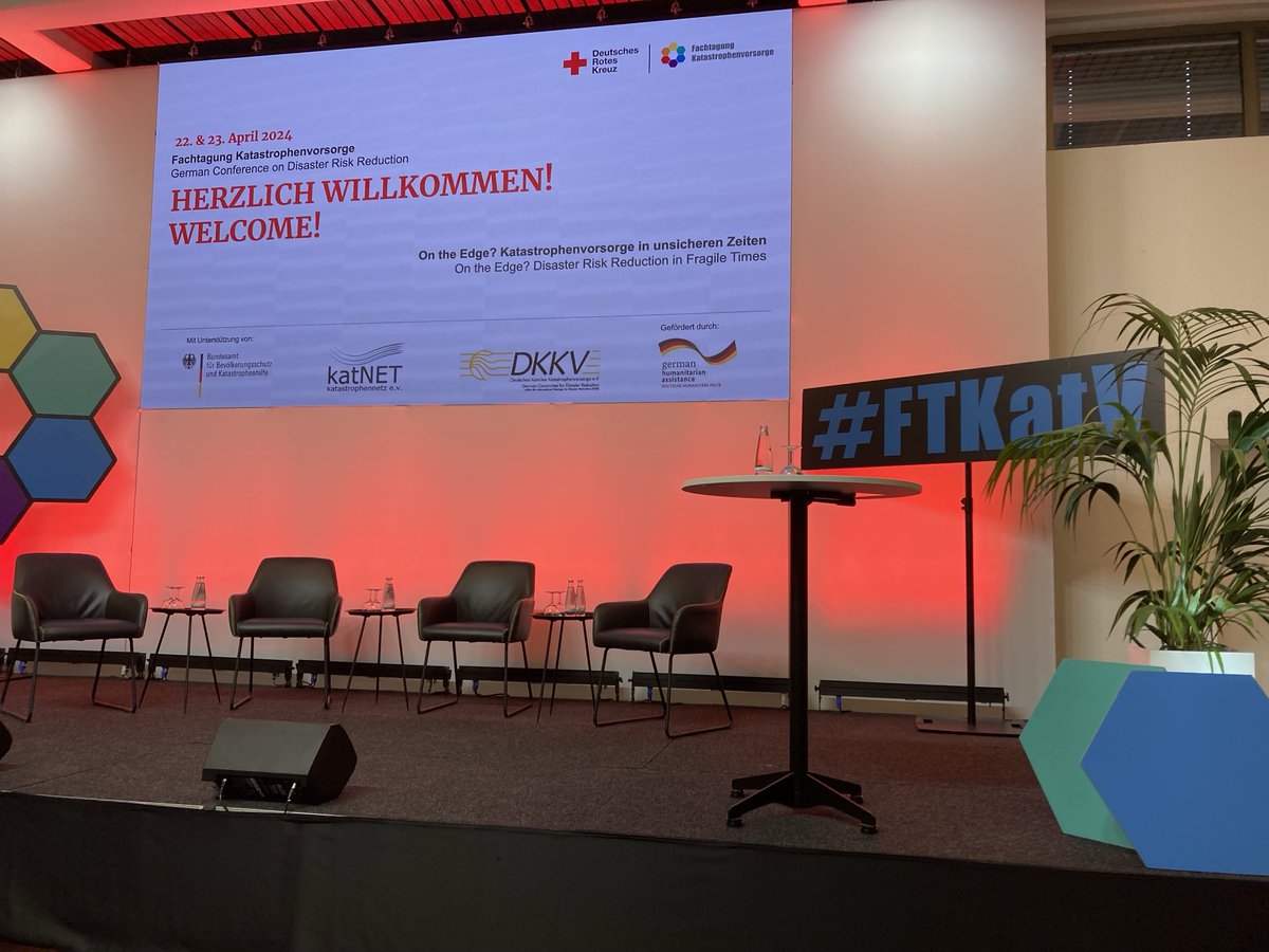 RSchwarze's tweet photo. Noch sind die Sitze kalt! Aber das wird sich ändern. Heiße Debatten über #Katastrophenvorsorge und -bekämpfung auf der #FTKatV heute und morgen. Auch dabei @DKKV_GermanDRR und #Planat #Schweiz @AFPCN #Frankreich! Bleibt dran. https://t.co/0xOdBWNqti