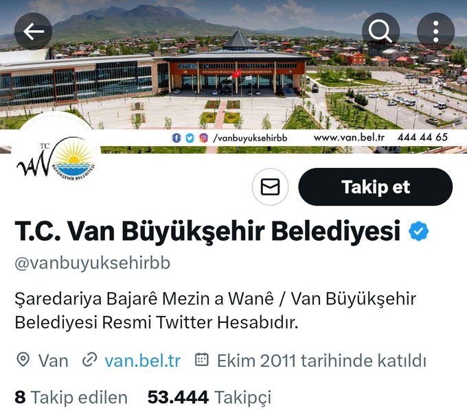 Van Belediyesi hesabını Kürtçe yaptı .
**ne yaparsanız yapın Türkiye Cumhuriyeti Devleti'nde
 belediyecilik yapıyorsunuz.