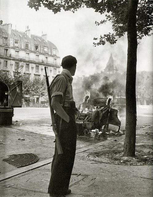 La libération de Paris par la résistance française Doisneau