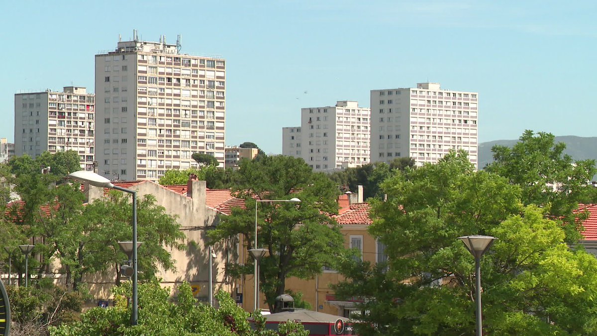 Marseille : un monsieur de 75 ans poignardé par des jeunes qui fumaient des joints dans son hall. Ils lui ont aussi volé sa canne. Pronostic vital engagé. fdesouche.com/2024/04/22/mar…