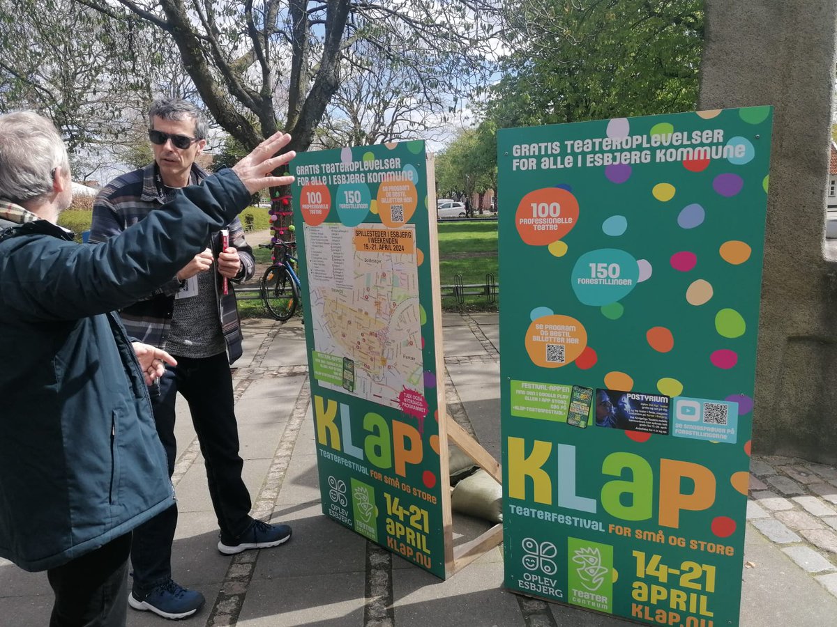 xirriquiteula's tweet photo. Fantàstica setmana al KLAP Festival 🇩🇰 Hem estrenat, ens han aplaudit, hem parlat amb programadors internacionals i hem gaudit moltíssim del certamen, dels nostres amics de Zebu i de la resposta del públic danès. "Vai Via" ja és una realitat!! 🙏🙏
#klapfestival #vaivia https://t.co/w1qppuDprj