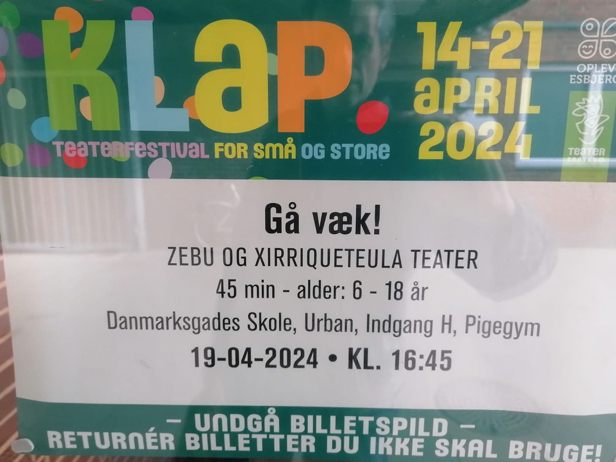 xirriquiteula's tweet photo. Fantàstica setmana al KLAP Festival 🇩🇰 Hem estrenat, ens han aplaudit, hem parlat amb programadors internacionals i hem gaudit moltíssim del certamen, dels nostres amics de Zebu i de la resposta del públic danès. "Vai Via" ja és una realitat!! 🙏🙏
#klapfestival #vaivia https://t.co/w1qppuDprj
