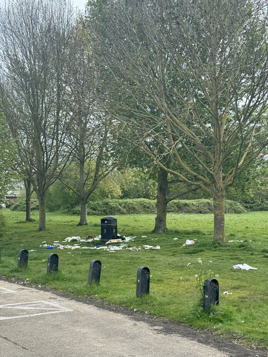 adamsn's tweet photo. @ElmbridgeBC Walton Marina car park (near Walton bridge) https://t.co/Gp1ozDXoH6