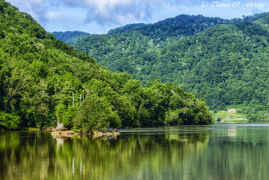 'Where Two Rivers Meet'
#GauleyBridge #AlmostHeaven #WestVirginia #NewRiver #GauleyRiver #KanawhaRiver #threecrosses #ThePhotoHour