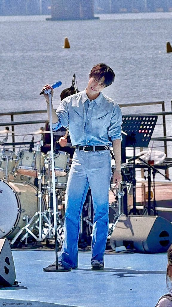 kdysource's tweet photo. SOLOIST DOYOUNG DEBUT  🩵💙#DY_LITTLELIGHT_OutNow 
#청춘을_밝힐_도영이의_반딧불 https://t.co/I9nmV7civo
