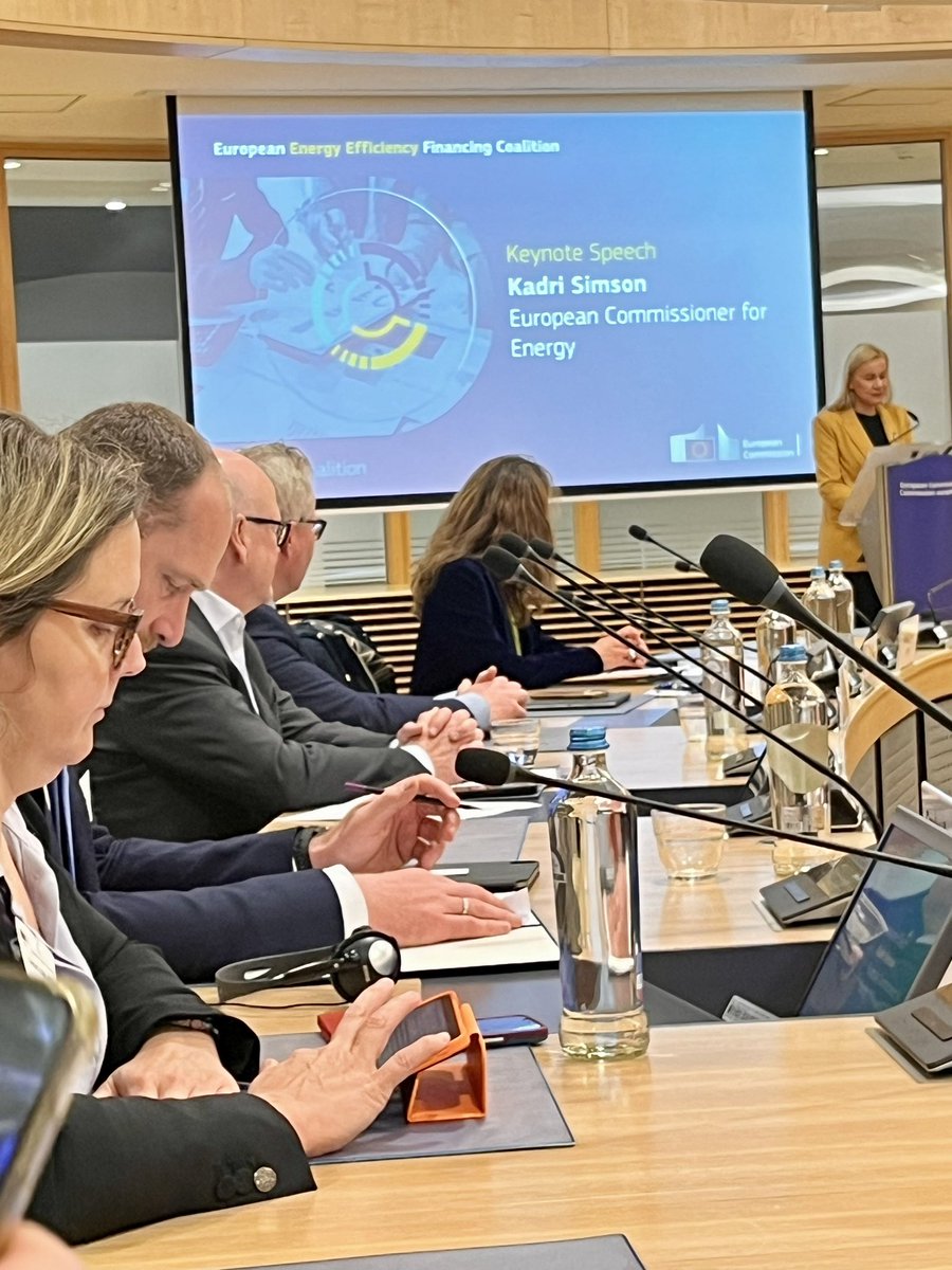 Commissioner @KadriSimson launches the #EU #EnergyEfficiency Financing Coalition for Member States, Financial Institutions and @EU_Commission with @UNEP_FI @EIB and assorted experts from #EEFIG whose 10 years of preparation has led to this key moment