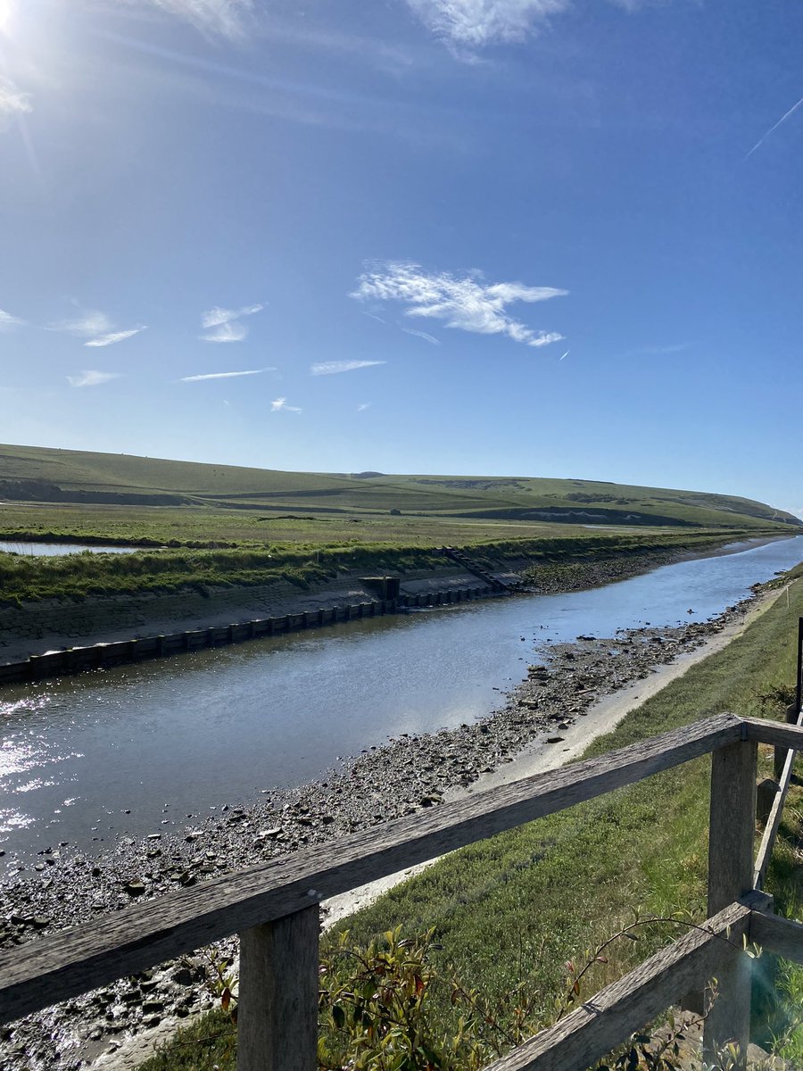 🥾: After 7km we have made it to our first, incredibly picturesque, checkpoint! The team are in good spirits as we head to the next checkpoint at Birling Gap! 🚶🏼‍♂️