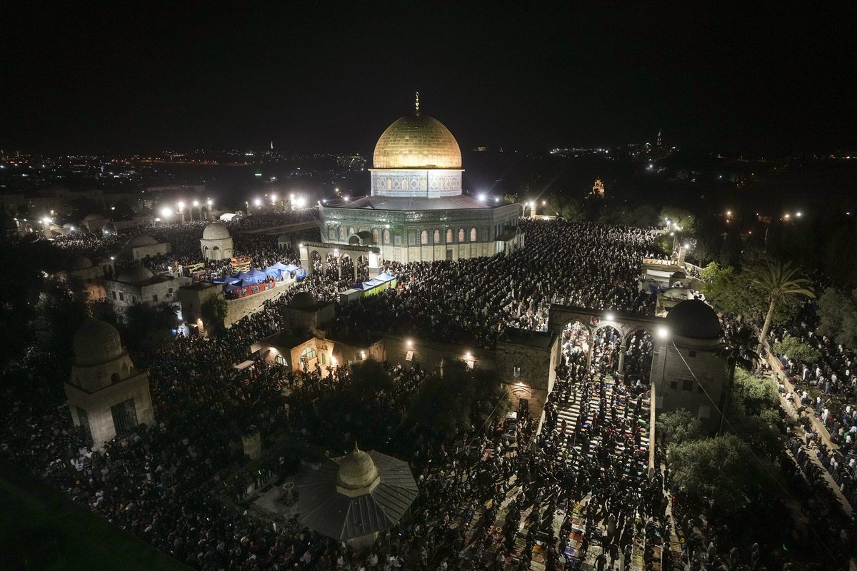 📕🇮🇱🇵🇸 URGENT: REPORTS THAT SETTLERS ARE STORMING AL-AQSA MOSQUE 

22 April - The Day assigned for Sacrifice of Red Heifers.

Source: Al Jazeera | Image Archive
#AlAqsa