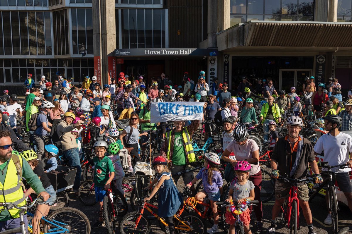 Daren68's tweet image. Yes it&apos;s a big one this Sunday! #KidicalMass 2024 in Hove (and that other place). Join us at 2pm from Wish Park or Hove Park, or 2:45 at the Peace Statue. All welcome! Make Hove #SafeToCycle @BHSchoolClimate @Bricycles @cleanairbh @XRBrighton @OSRBikeTrain @bikebooom @TrevMu10