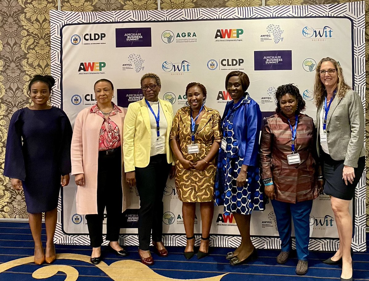 vanessainafrica's tweet photo. Dynamic #women in #trade and #investment convene in #Kenya today from #Africa and #USA joining across #platforms and #networks strengthening #partnerships @OWITintl @CLDP_DOC @AGRA_Africa #Value4Her #AWEP https://t.co/nNiOmCoBp1